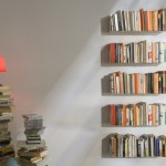 Книжная полка без видимой полки