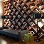 Книжный стеллаж-соты на всю стену
