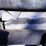 Угол газо-силикатного блока откололся